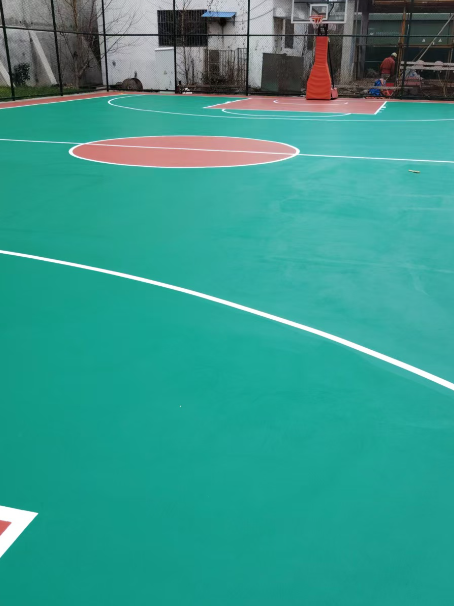 绵阳 球场长期使用易出现地面开裂